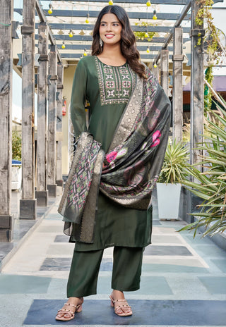 Women Floral Embroidered Empire Thread Work Roman Slik Kurta Pant With Dupatta-KS-257