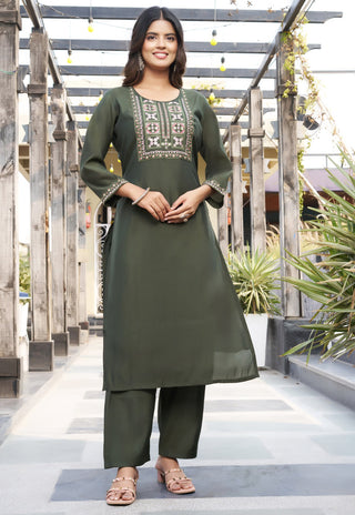 Women Floral Embroidered Empire Thread Work Roman Slik Kurta Pant With Dupatta-KS-257
