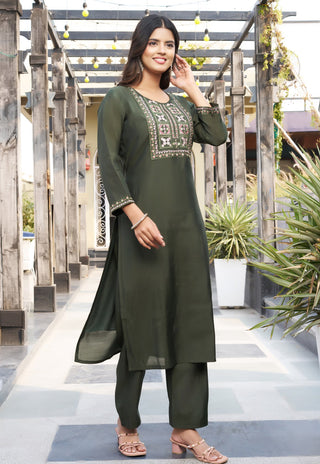 Women Floral Embroidered Empire Thread Work Roman Slik Kurta Pant With Dupatta-KS-257